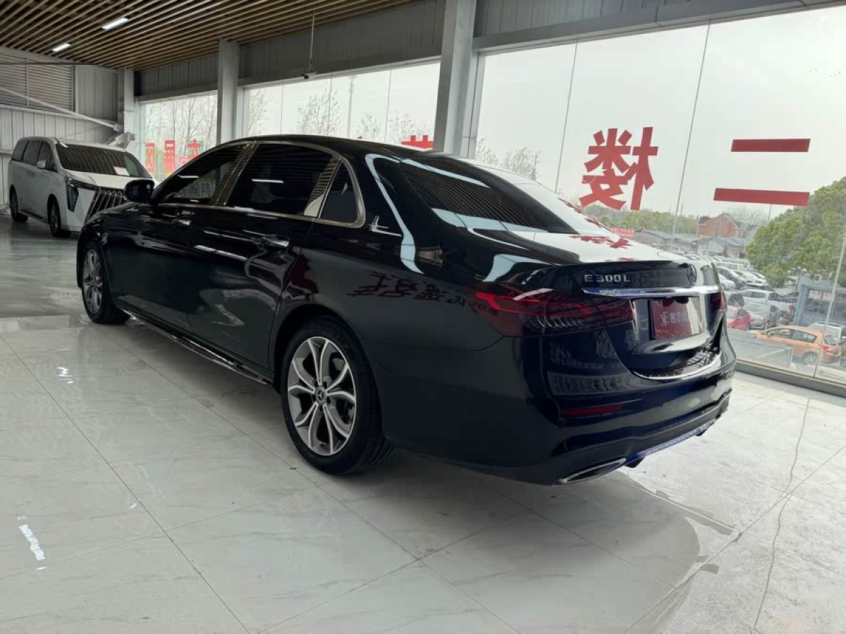 奔馳 奔馳E級(jí)  2021款 改款 E 300 L 運(yùn)動(dòng)豪華型圖片
