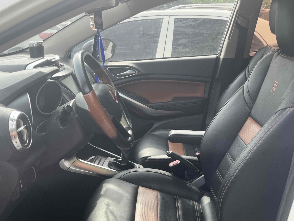 比亞迪 元  2016款 1.5L 手動尊貴型圖片