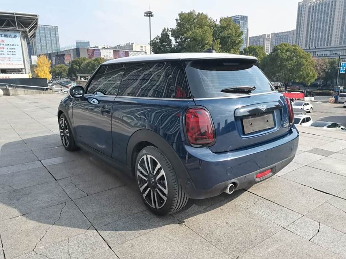 MINI COUNTRYMAN  2018款 1.5T COOPER 藝術(shù)家圖片