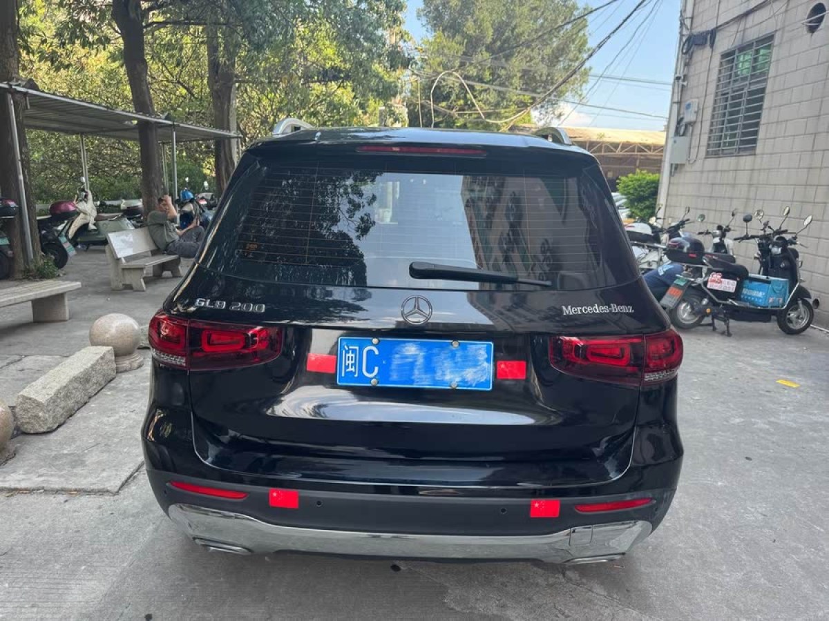 奔馳 奔馳GLB  2022款 改款二 GLB 200 時(shí)尚型圖片