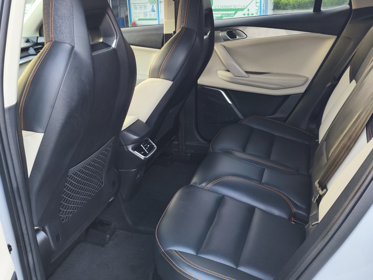 領(lǐng)克 領(lǐng)克06新能源  2022款 PHEV 84KM續(xù)航版 Pro圖片