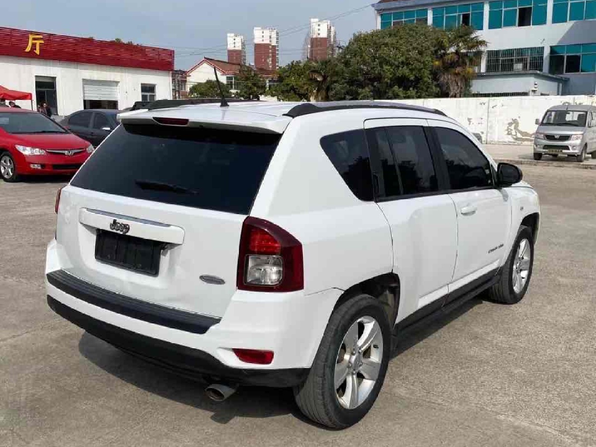 Jeep 指南者  2015款 2.0L 兩驅(qū)豪華版圖片