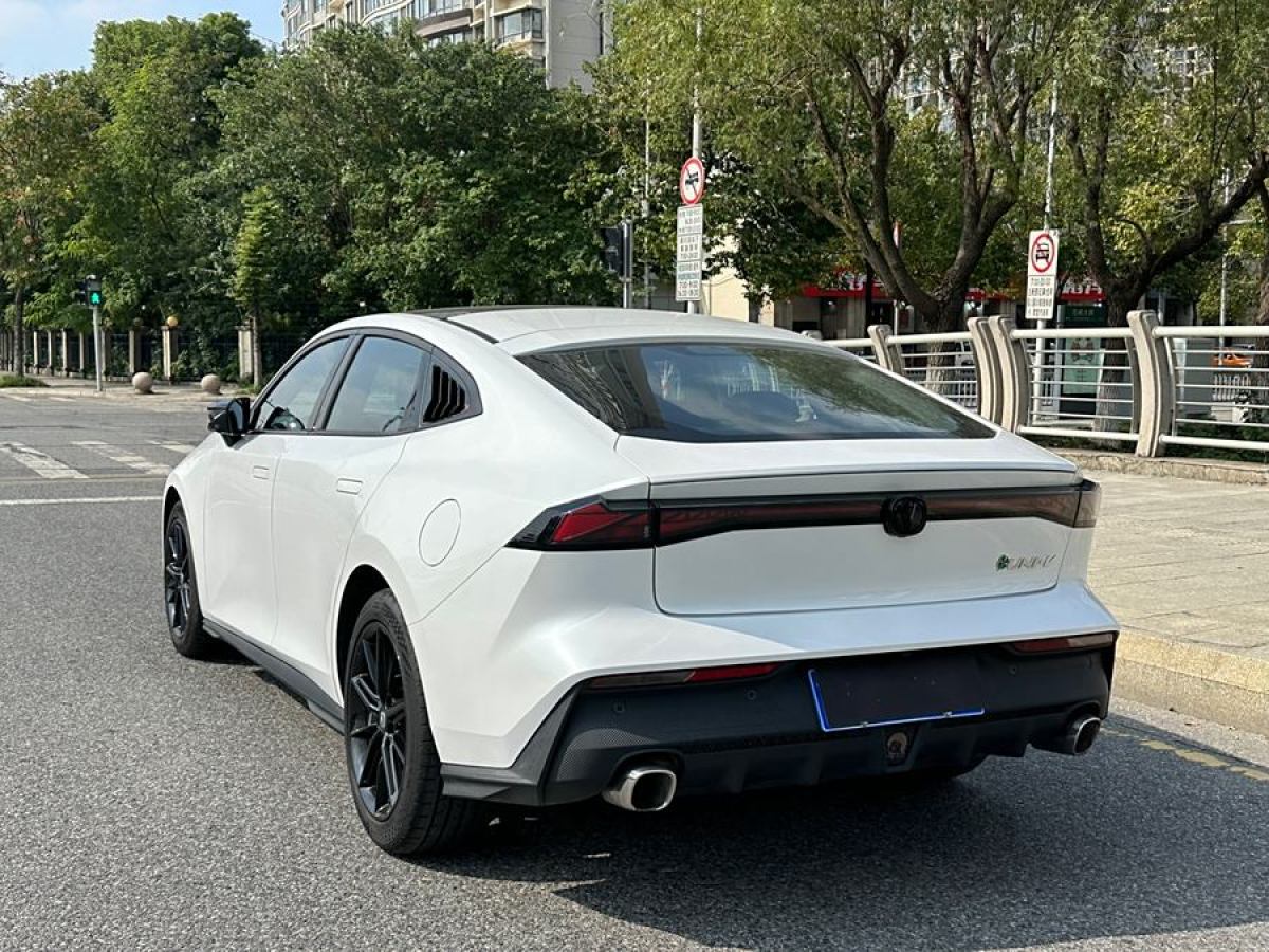 長(zhǎng)安 長(zhǎng)安UNI-V  2022款 1.5T 尊貴型圖片