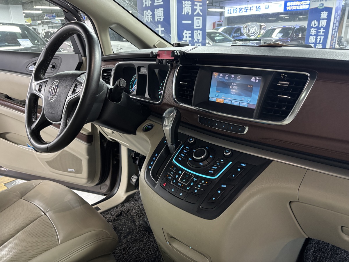 別克 GL8  2014款 3.0L XT豪華商務(wù)旗艦版圖片