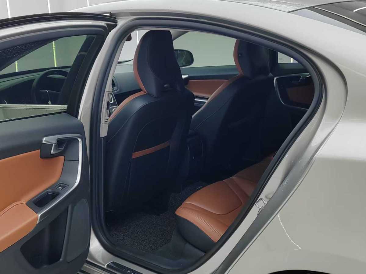 沃爾沃 S60  2015款 L 2.0T 智遠(yuǎn)版圖片