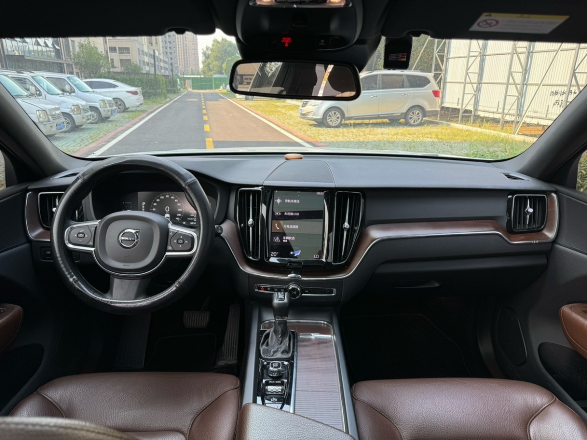 2020年5月沃爾沃 XC60  2020款 T5 四驅(qū)智逸豪華版