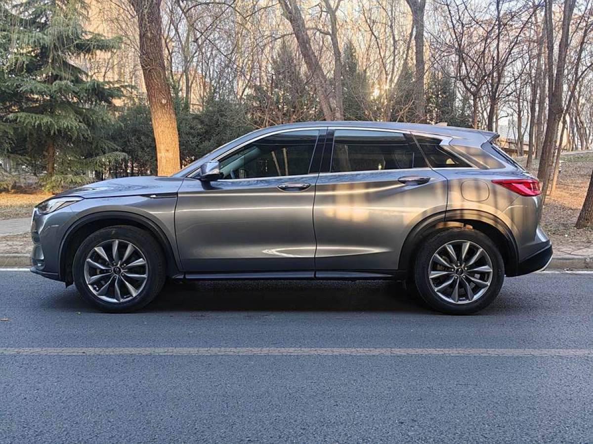 英菲尼迪 QX50  2020款 改款 2.0T 兩驅(qū)菁英版圖片