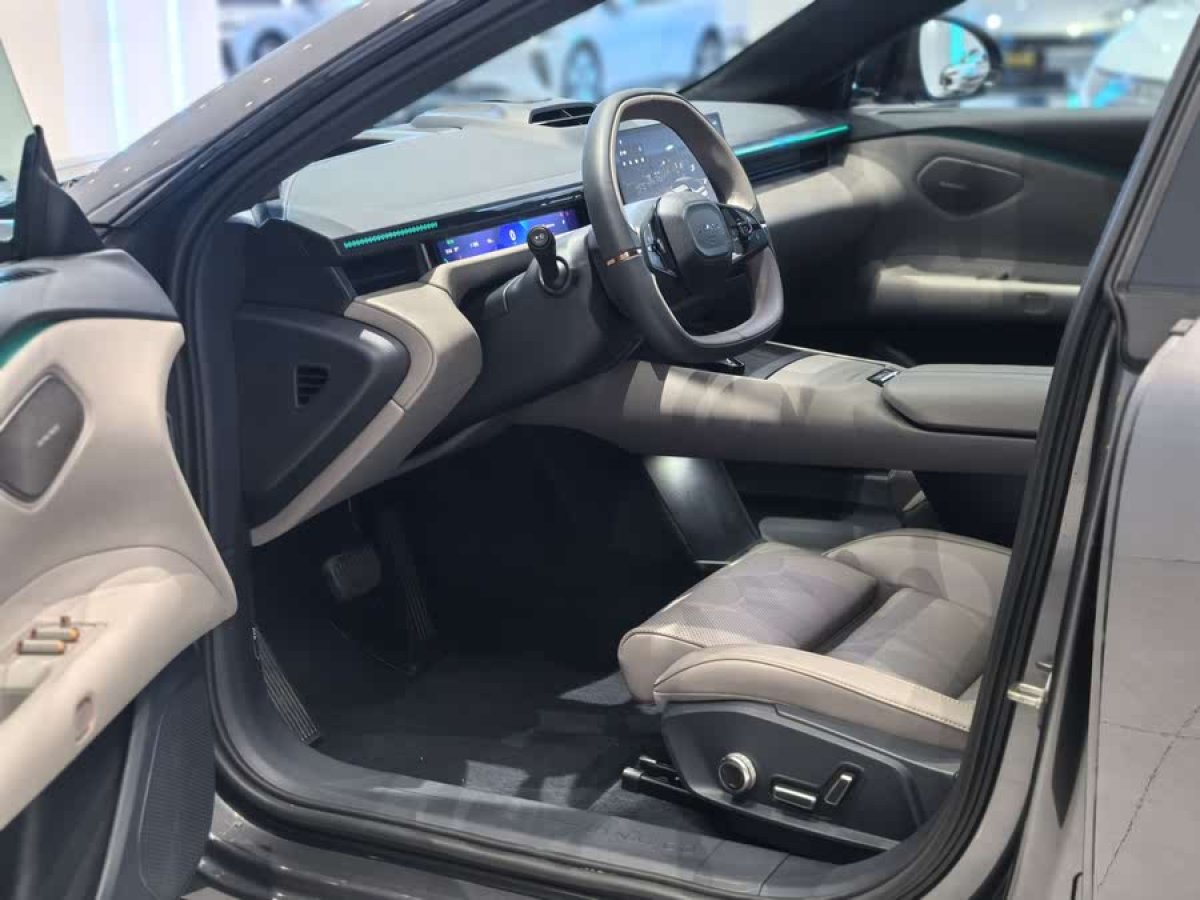 領(lǐng)克 領(lǐng)克Z10  2025款 95kWh 702km四驅(qū)智駕Ultra圖片