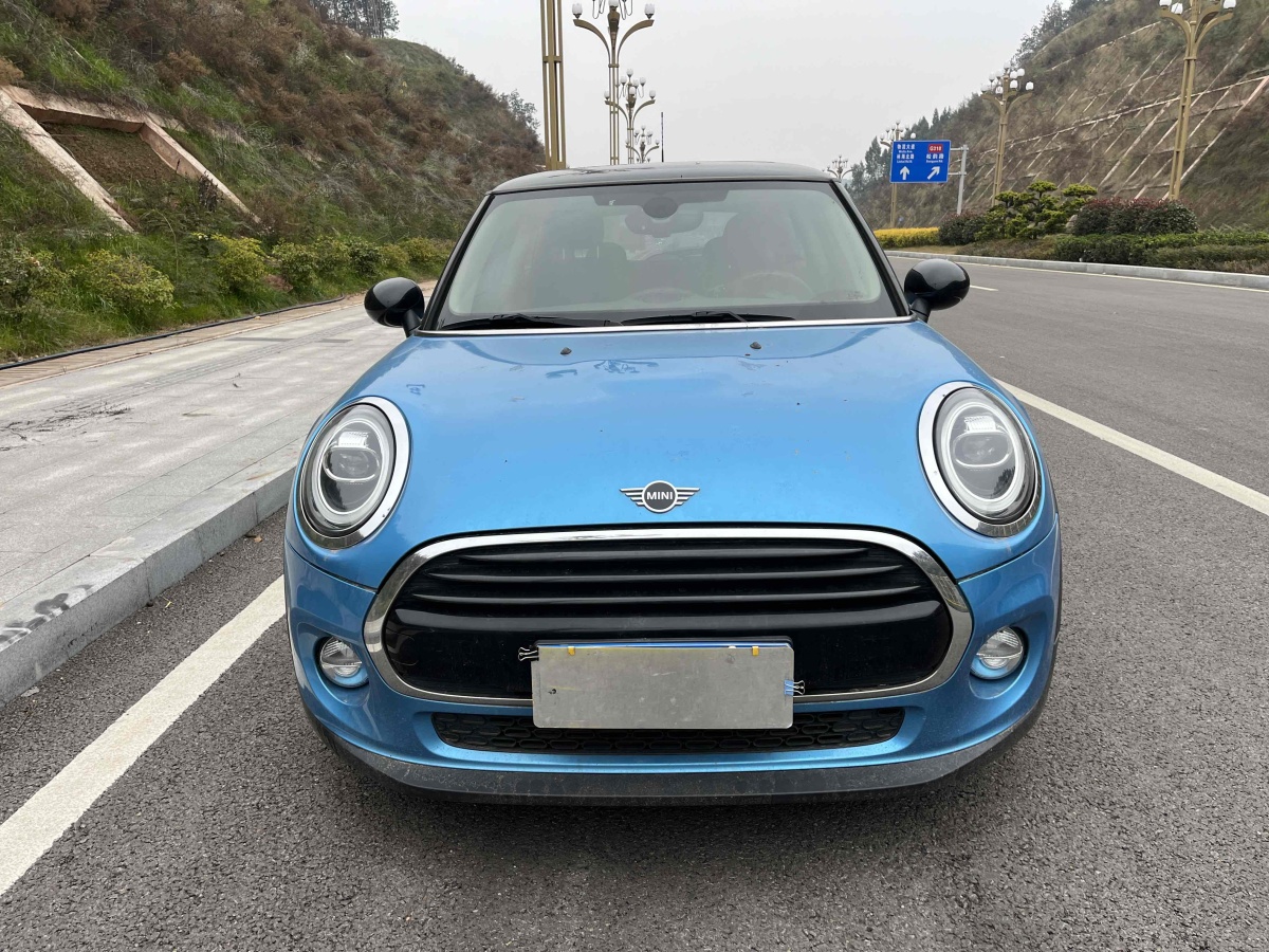 MINI COUNTRYMAN  2018款 1.5T COOPER 經(jīng)典派圖片