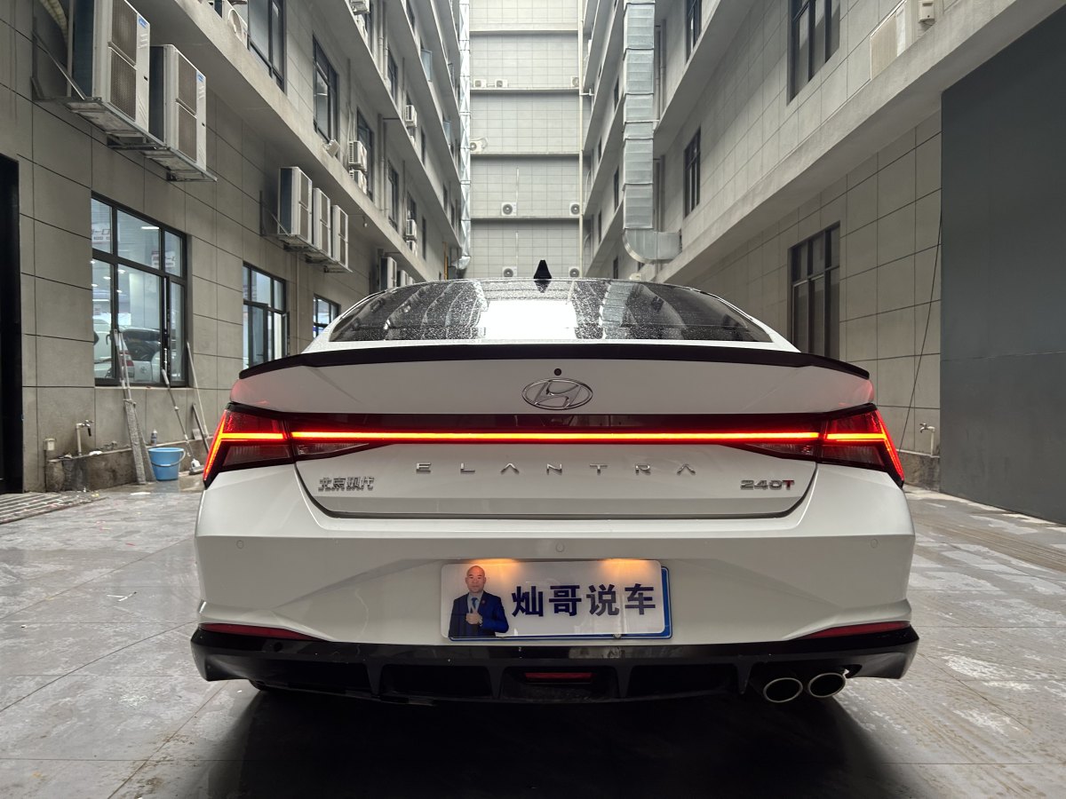 現(xiàn)代 伊蘭特  2022款 240TGDi DCT LUX尊貴版圖片