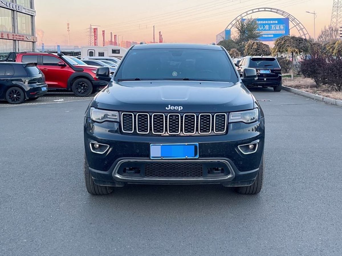 2019年6月Jeep 大切諾基  2017款 3.0L 舒享導(dǎo)航版