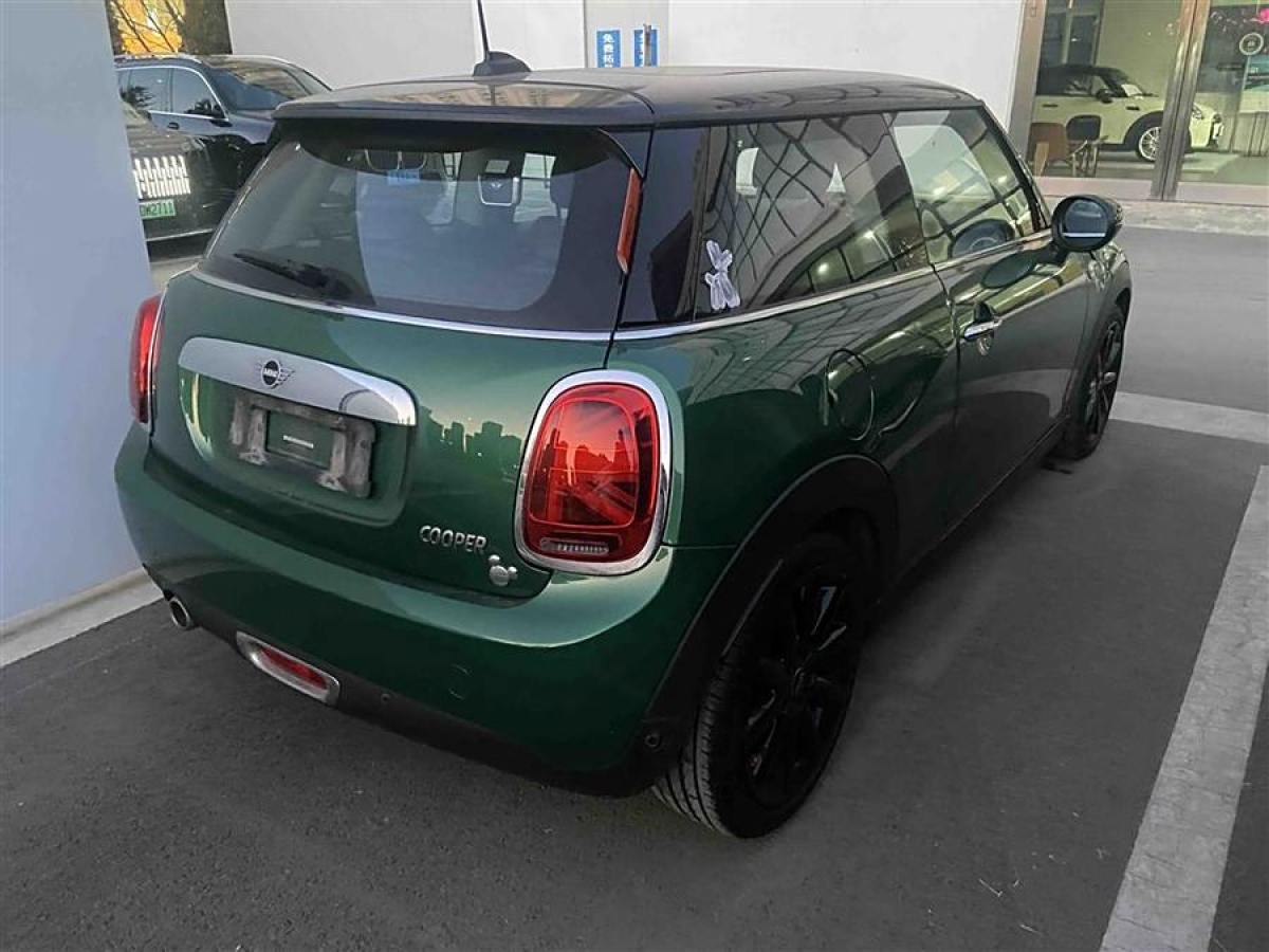 MINI COUNTRYMAN  2018款 1.5T COOPER 藝術(shù)家圖片