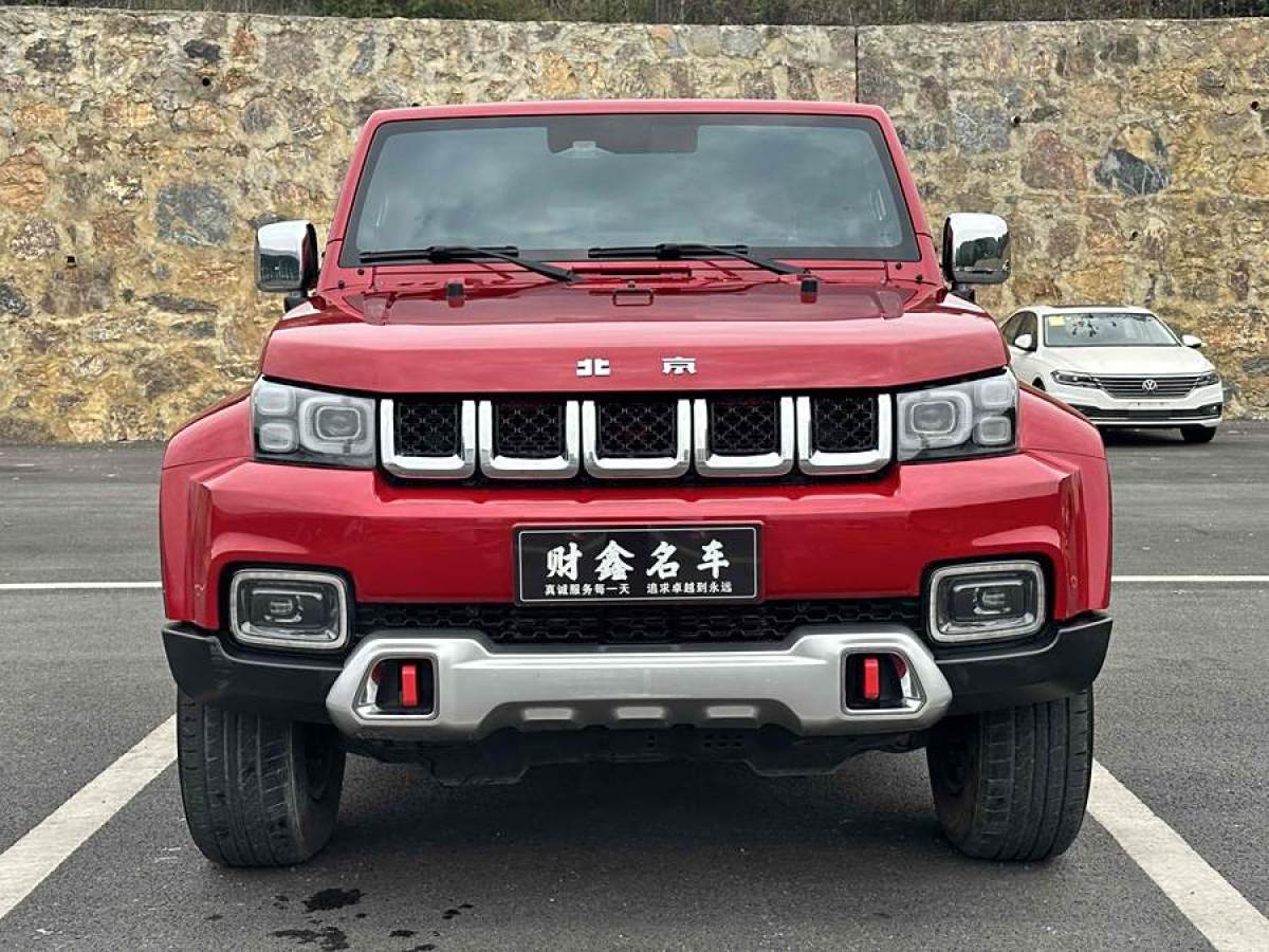 北京 BJ40  2020款 2.0T 自動(dòng)四驅(qū)城市獵人版?zhèn)b客型圖片