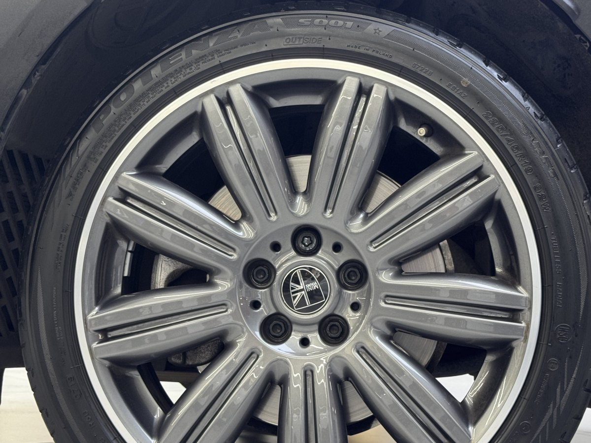 2019年6月MINI COUNTRYMAN  2018款 2.0T COOPER S ALL4 藝術(shù)家