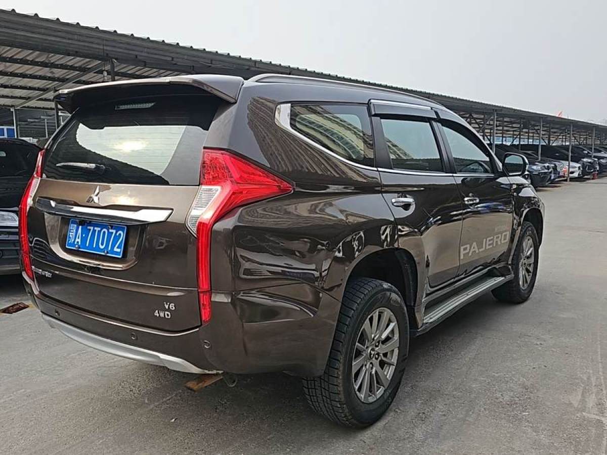 三菱 帕杰羅?勁暢  2019款 3.0L 標(biāo)準(zhǔn)型圖片