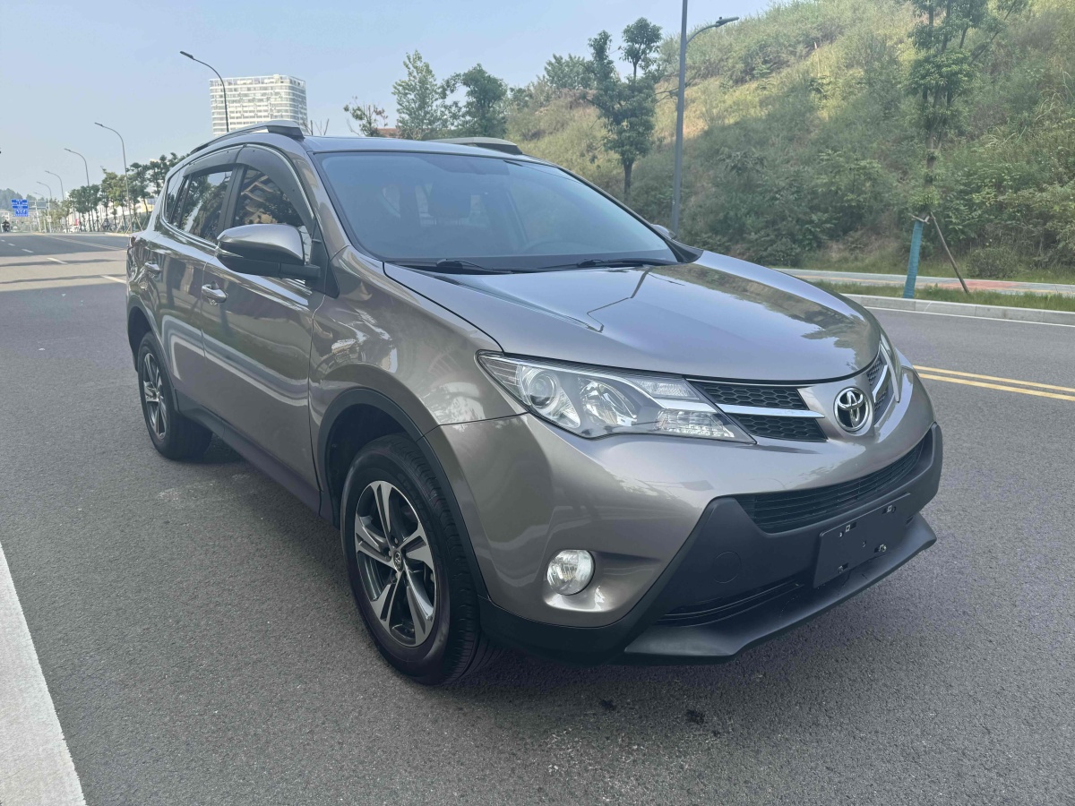 2015年10月豐田 RAV4  2016款 榮放 2.0L CVT兩驅(qū)風(fēng)尚版