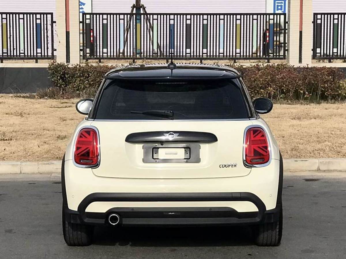 MINI MINI  2022款 改款 1.5T COOPER 經(jīng)典派圖片