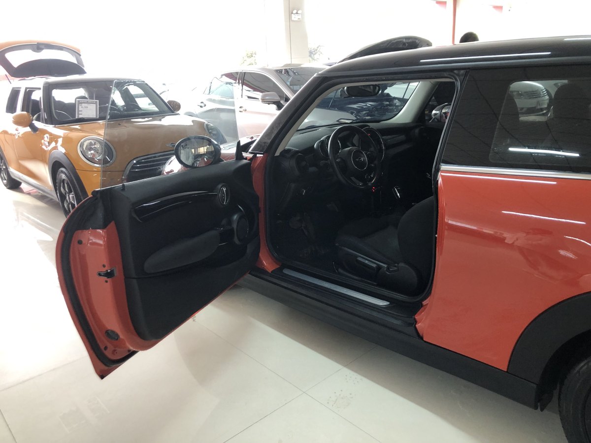 MINI COUNTRYMAN  2018款 1.5T COOPER 經(jīng)典派圖片