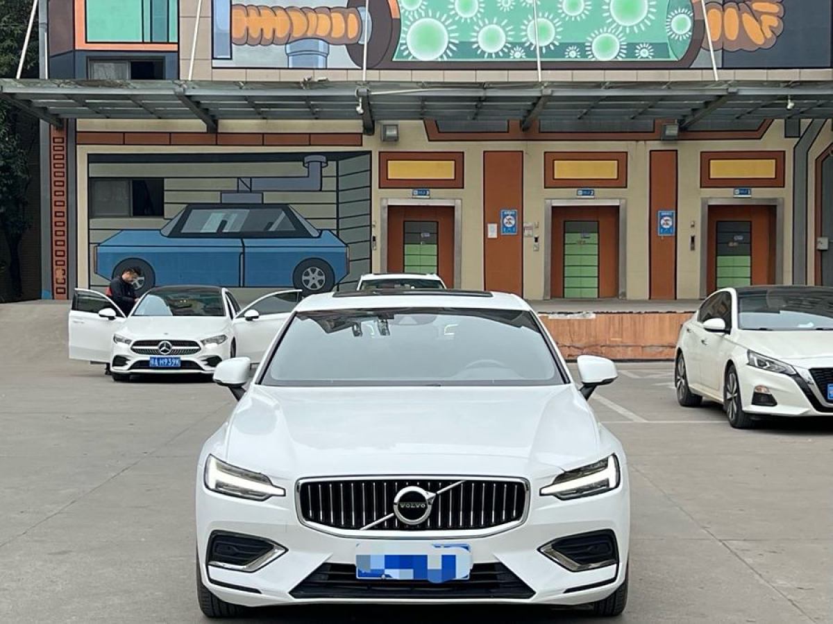 沃爾沃 S60L  2022款 B4 智逸豪華版圖片