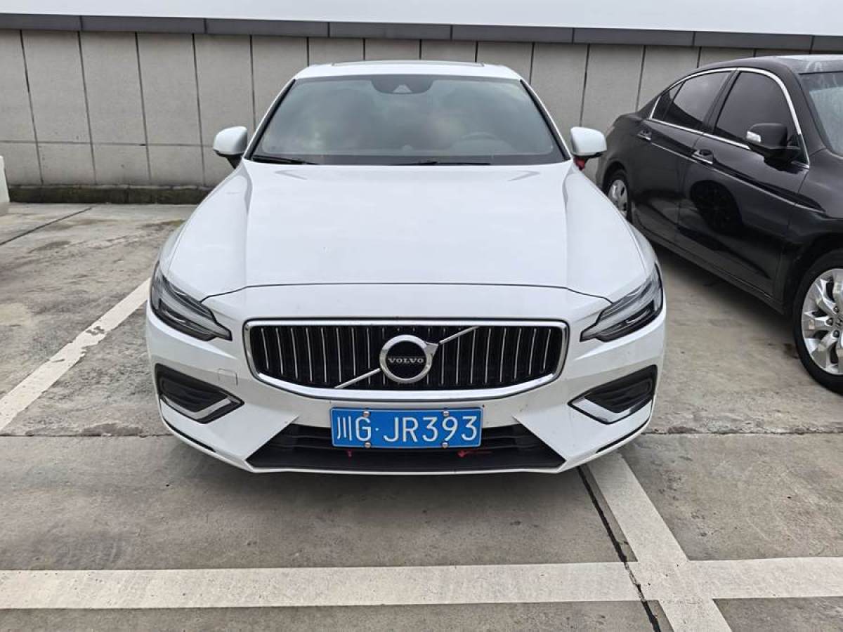 沃爾沃 S60L  2022款 B4 智逸豪華版圖片