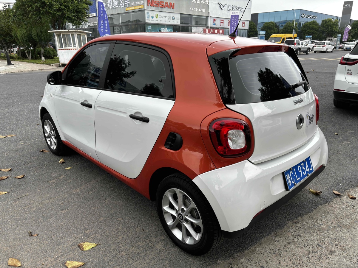 smart forfour  2016款 1.0L 52千瓦靈動(dòng)版圖片