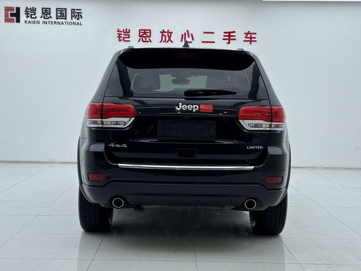 Jeep 大切諾基  2017款 3.0L 精英導(dǎo)航版圖片