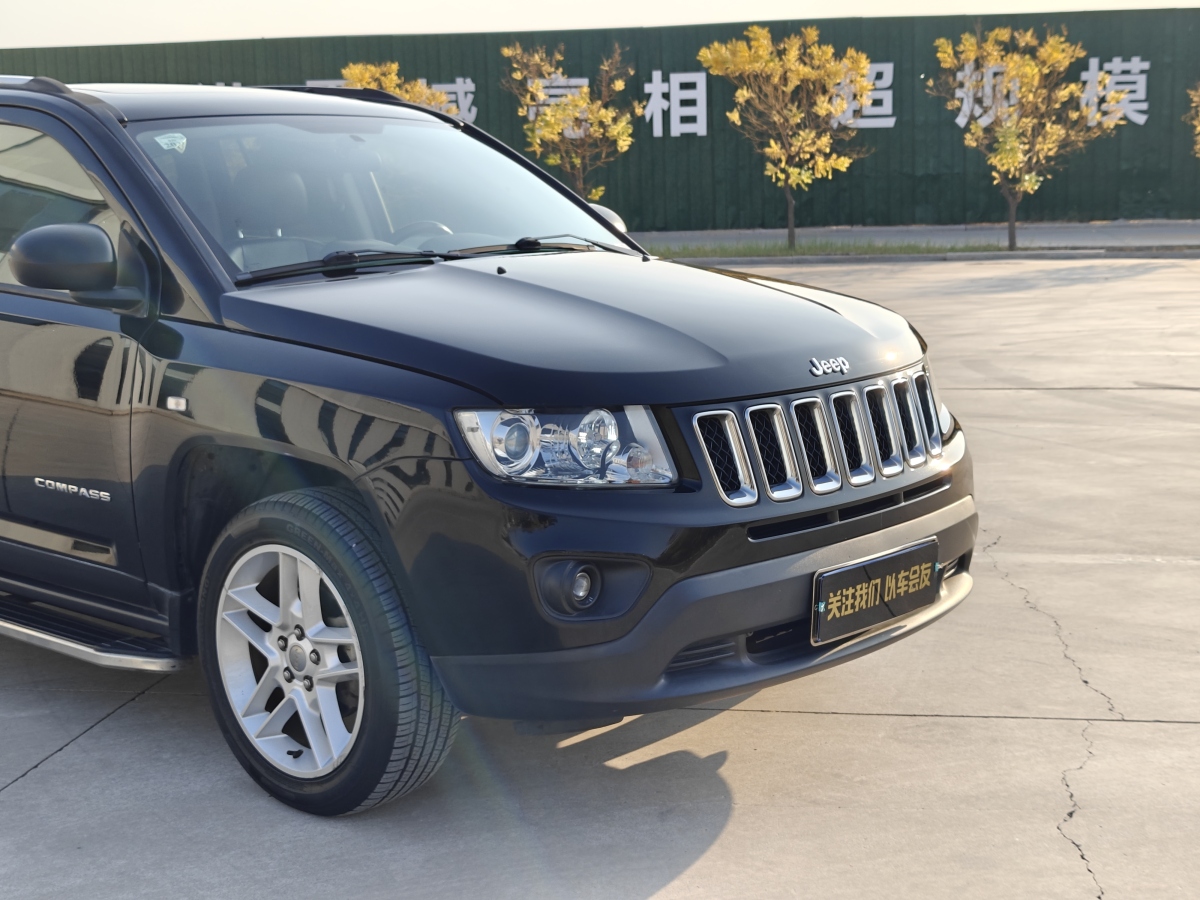 Jeep 指南者  2013款 2.4L 四驅(qū)豪華版圖片