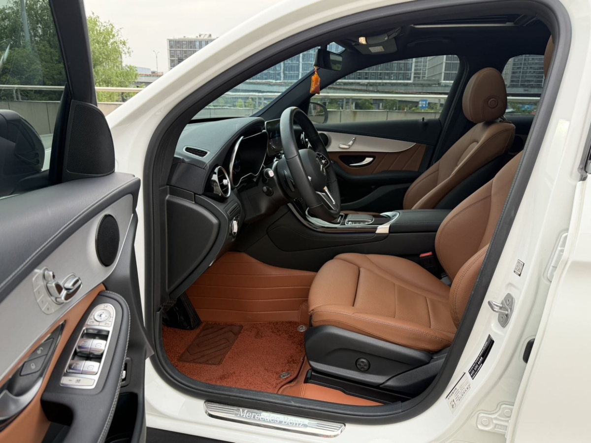 奔馳 奔馳GLC  2021款 GLC 260 4MATIC 轎跑SUV圖片
