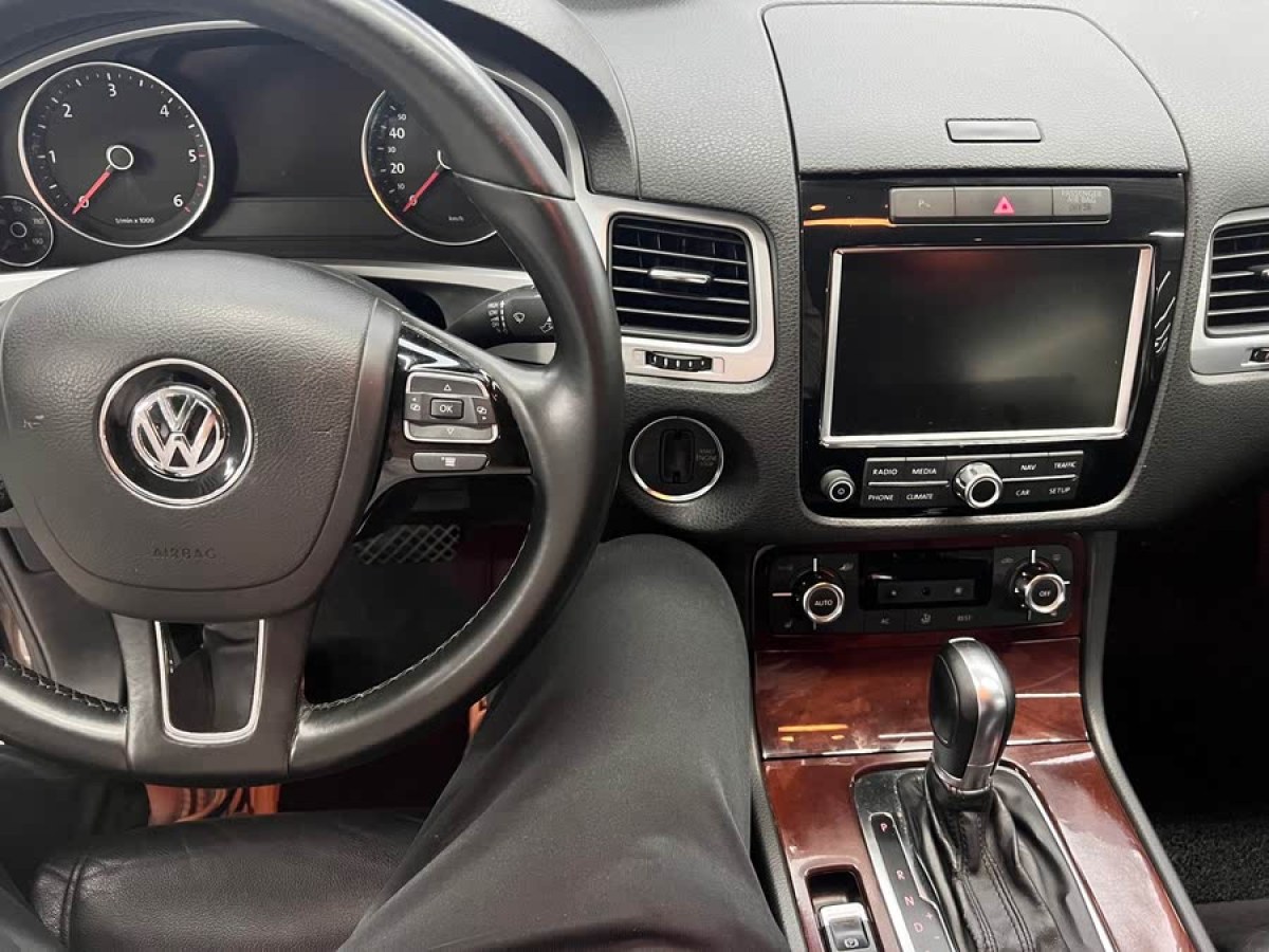大眾 途銳  2011款 3.0TDI 柴油標(biāo)配型圖片