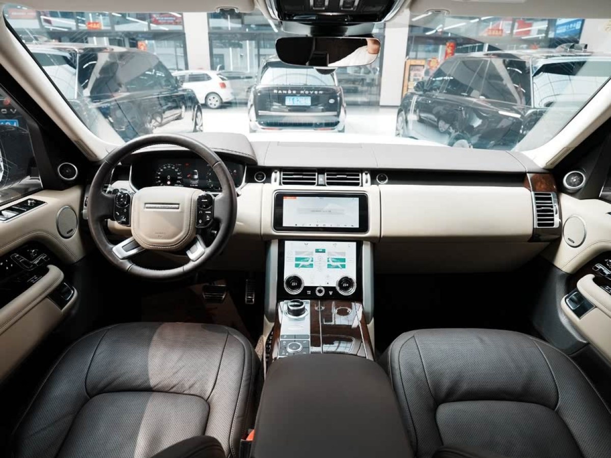 路虎 攬勝  2022款 3.0 L6 400PS 傳世加長(zhǎng)經(jīng)典版圖片