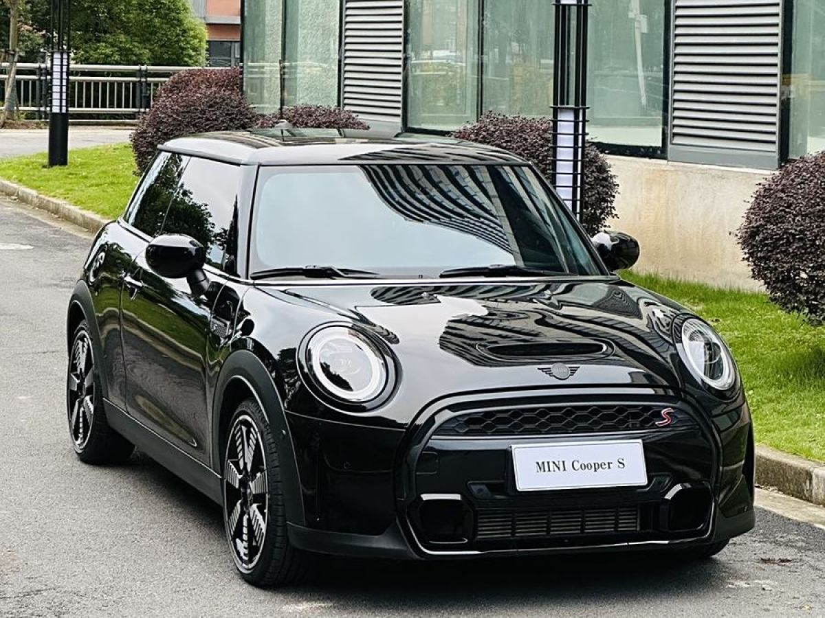 MINI MINI  2023款 改款 2.0T COOPER S 藝術(shù)家圖片