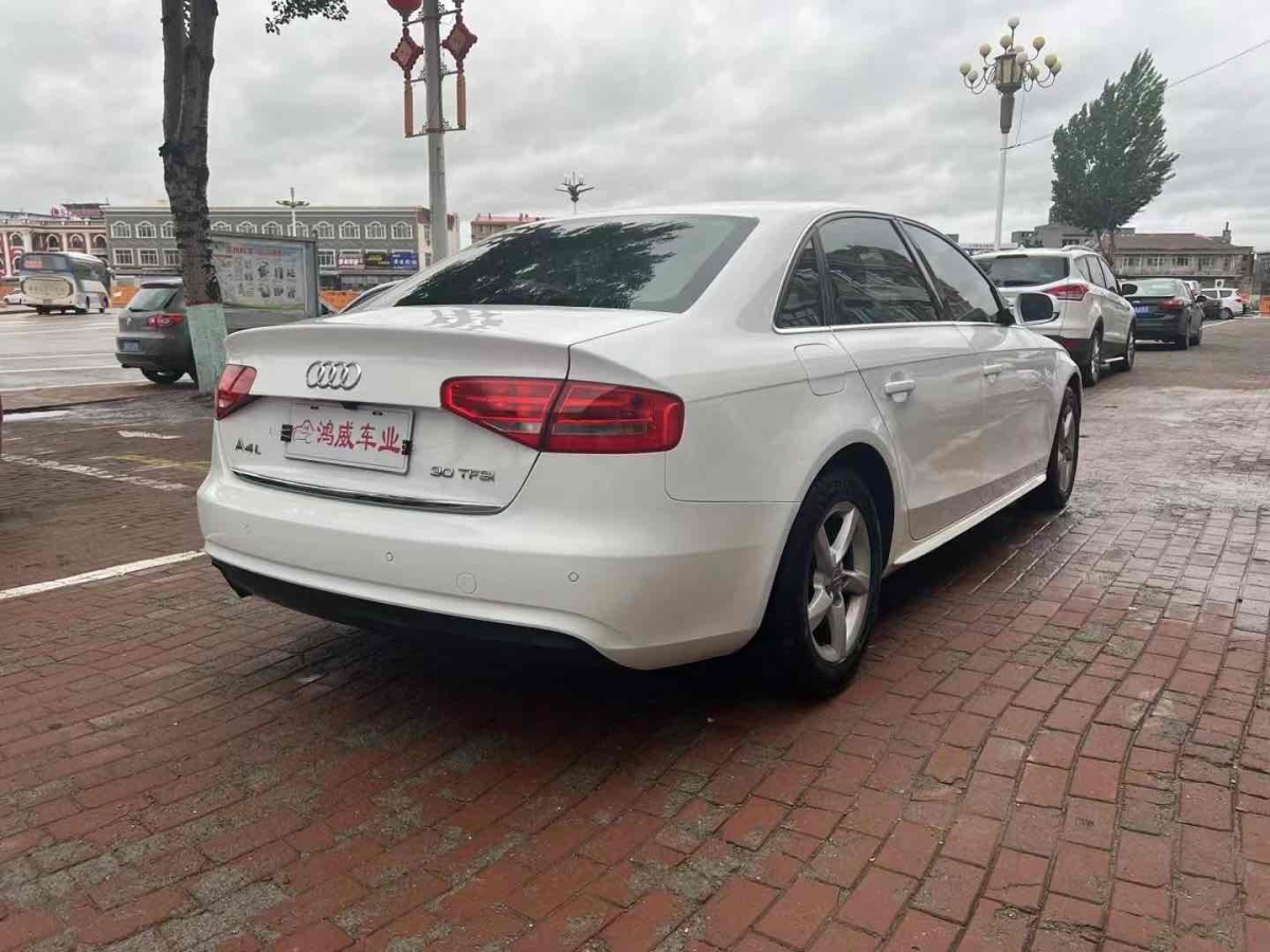 2013年4月奧迪 奧迪A4L  2013款 30 TFSI 自動(dòng)舒適型