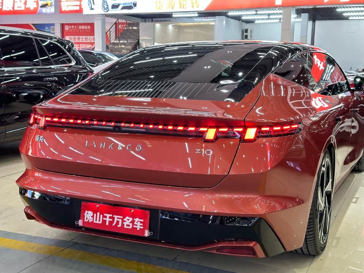 領(lǐng)克 領(lǐng)克Z10  2025款 95kWh 702km四驅(qū)智駕Ultra圖片