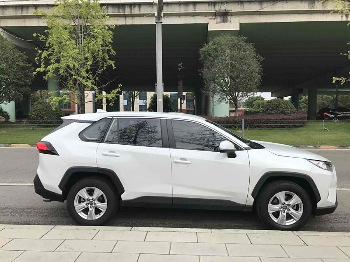 豐田 RAV4榮放  2022款 2.0L CVT兩驅(qū)都市版圖片