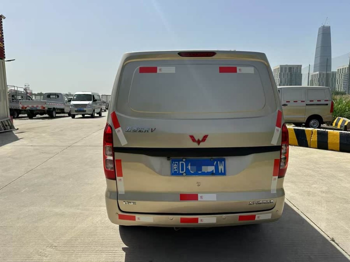 五菱 五菱宏光V  2022款 1.5L勁取版封窗車液壓助力LAR圖片