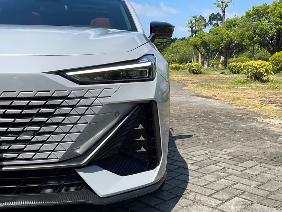 長(zhǎng)安 長(zhǎng)安UNI-V  2022款 1.5T 尊貴型圖片