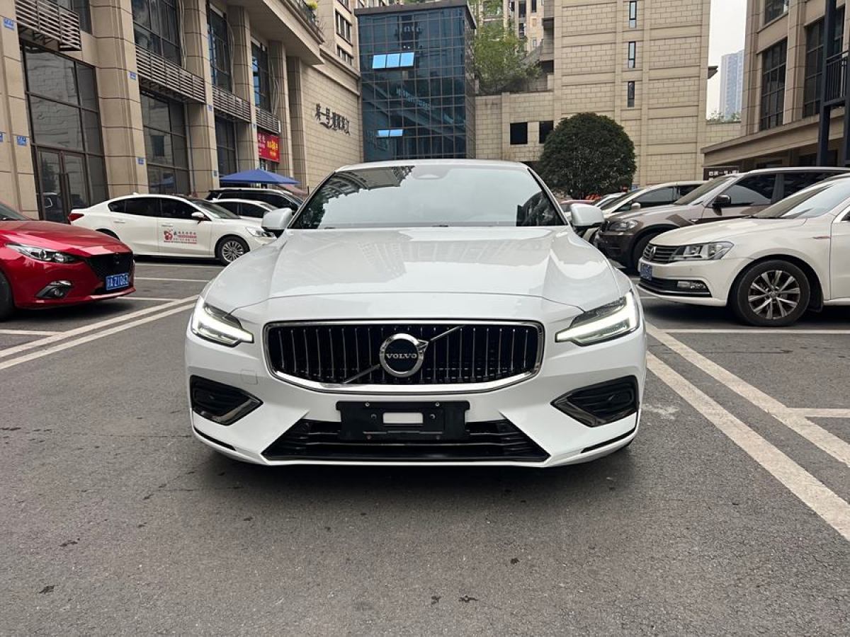 沃爾沃 S60L  2023款 B4 智逸豪華版圖片