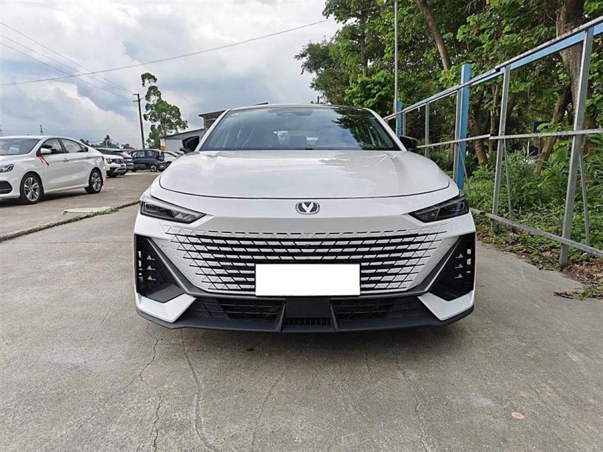 長(zhǎng)安 長(zhǎng)安UNI-V  2023款 1.5T 尊貴型圖片