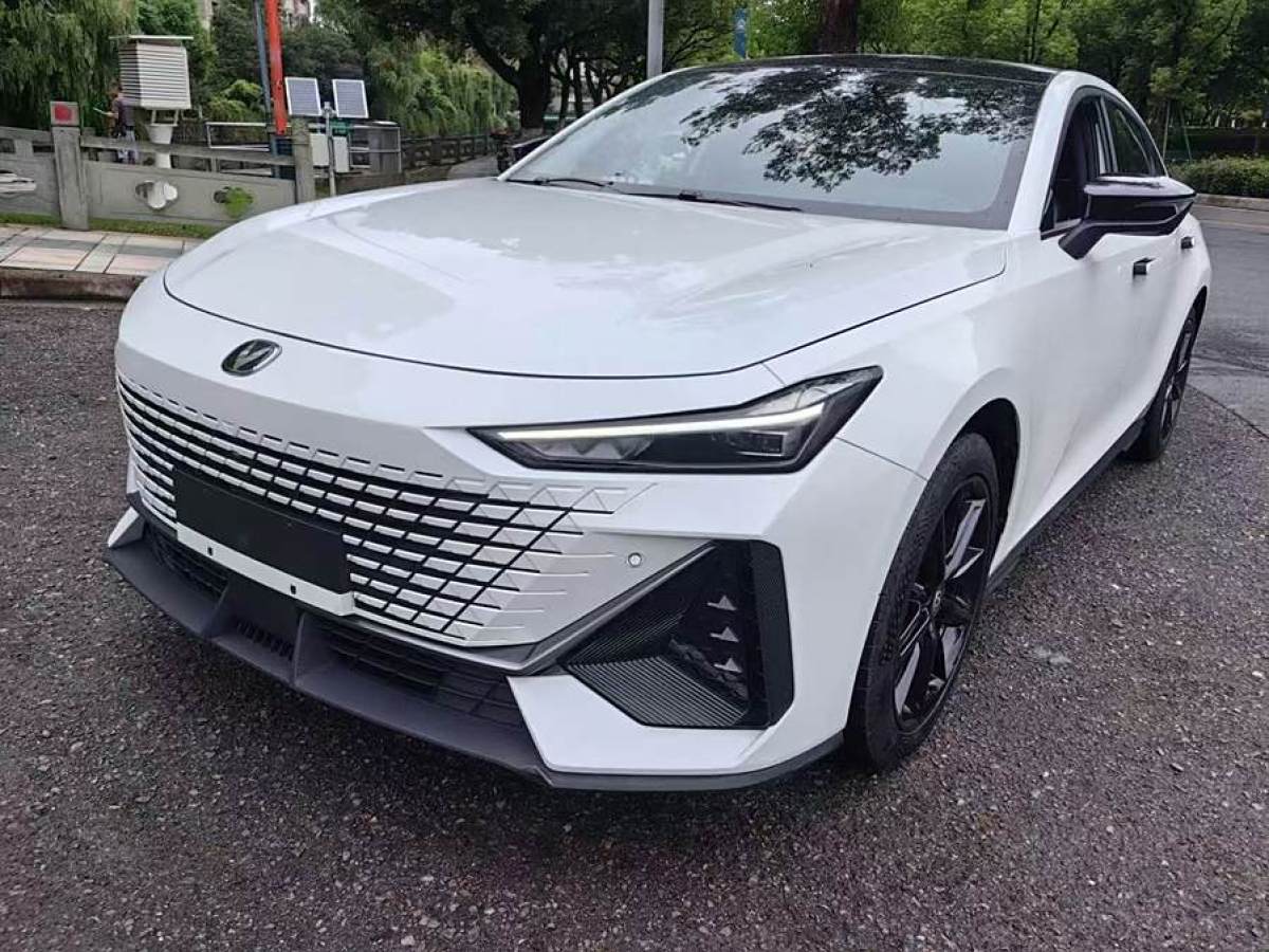 长安 长安UNI-V  2022款 1.5T 尊贵型图片