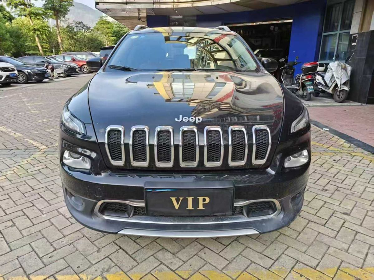 Jeep 自由俠  2018款 互聯(lián)大屏版 180T 自動智能版圖片