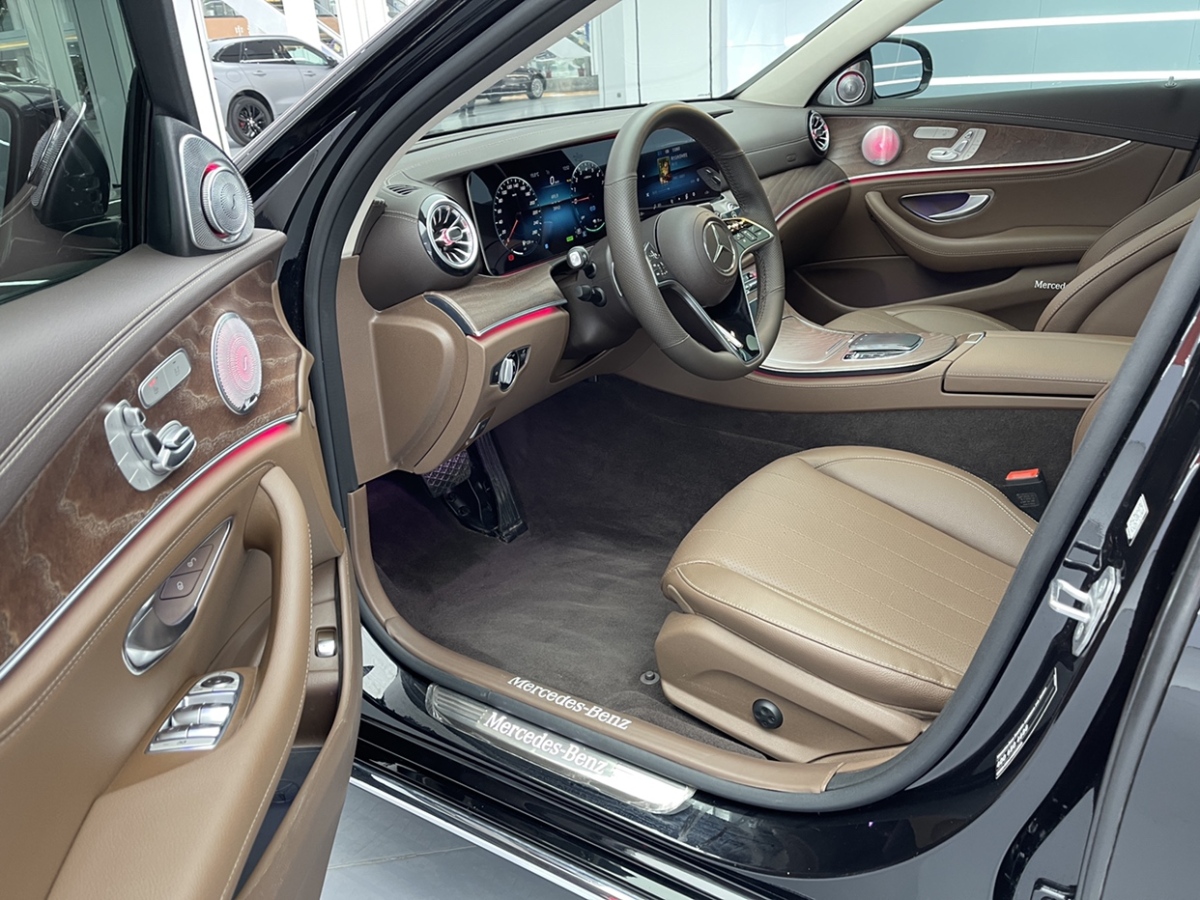 2023年02月奔驰 奔驰E级新能源  2023款 E 350 e L 插电式混合动力轿车