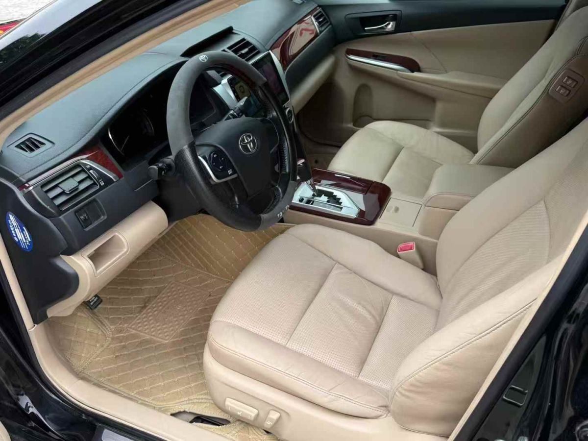 日產(chǎn) GT-R  2014款 3.8T Premium Edition 棕紅內(nèi)飾圖片