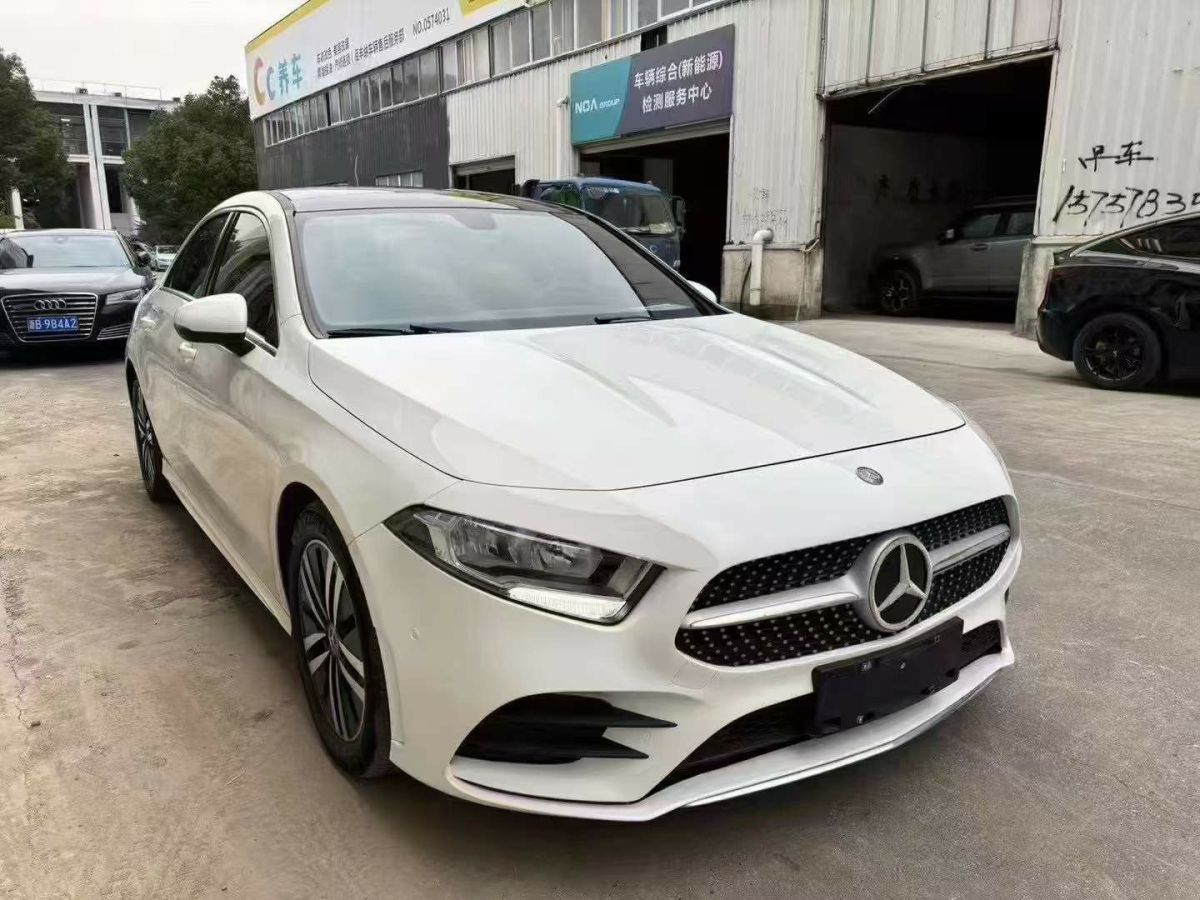 奔馳 奔馳A級(jí)  2019款  A 220 L 4MATIC 運(yùn)動(dòng)轎車圖片