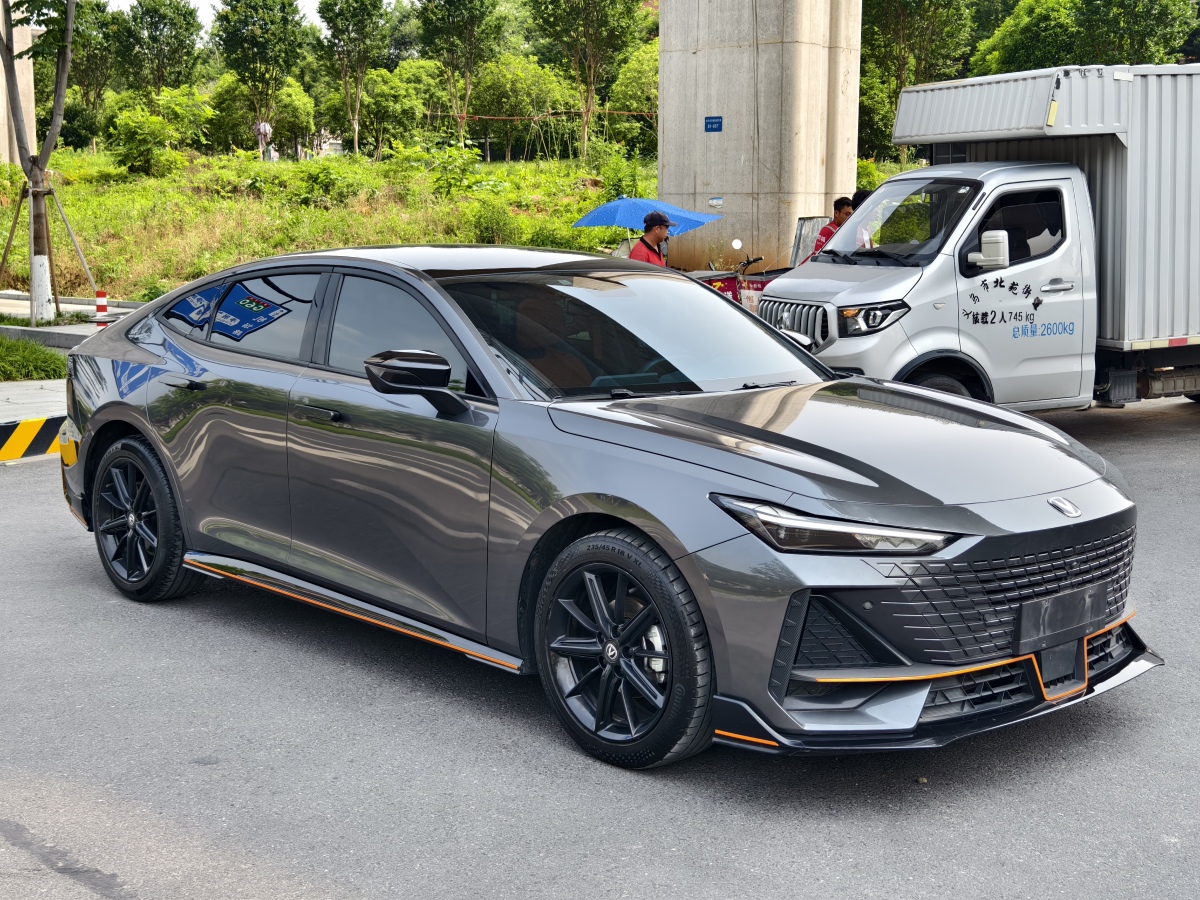 長安 長安UNI-V  2022款 1.5T 運動版圖片