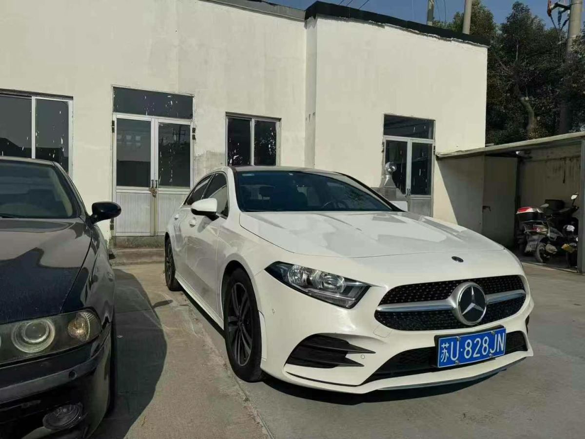 奔馳 奔馳A級  2019款  A 220 L 4MATIC 運動轎車圖片