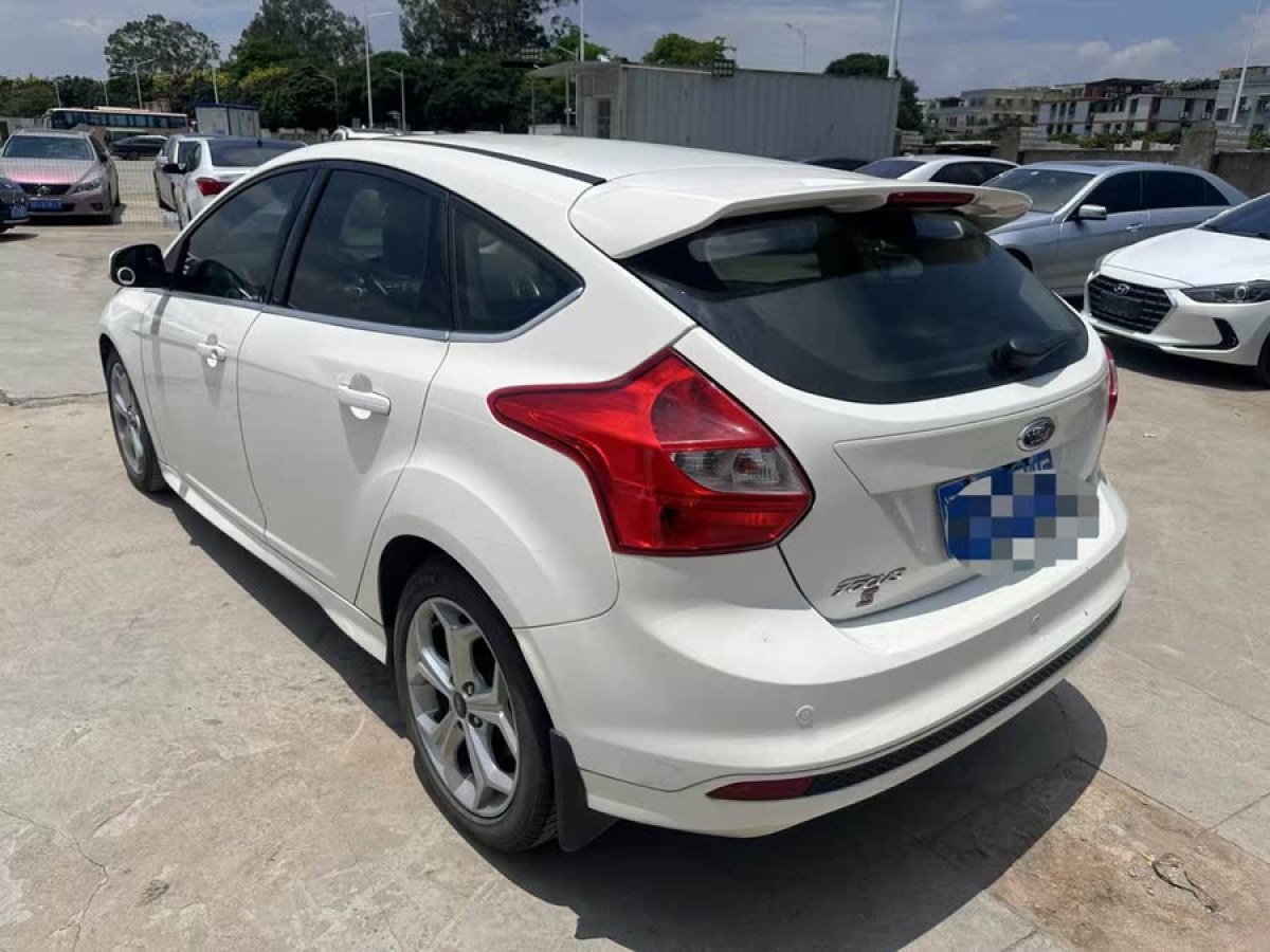 福特 ?？怂? 2012款 兩廂 2.0L 自動豪華運動型圖片