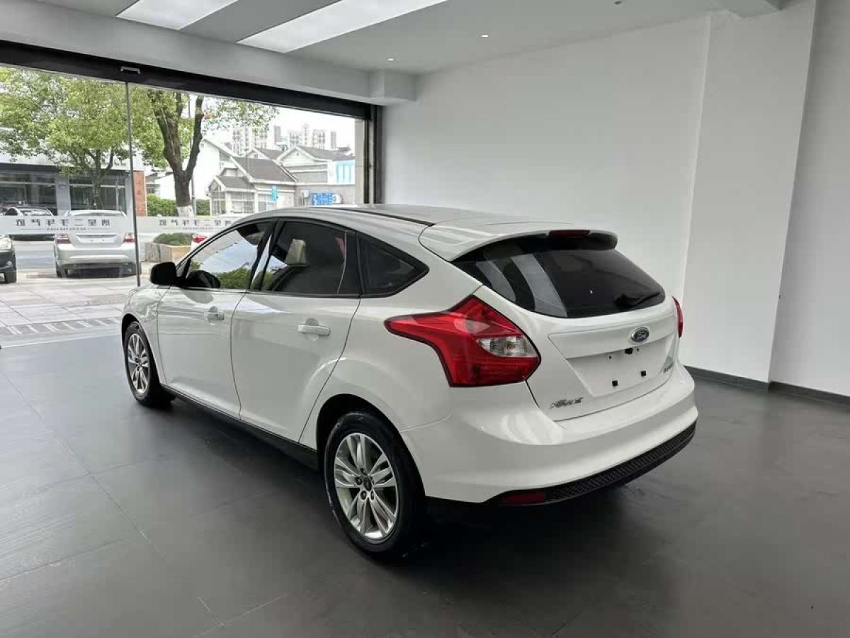 福特 福克斯  2012款 兩廂 1.6L 自動(dòng)舒適型圖片