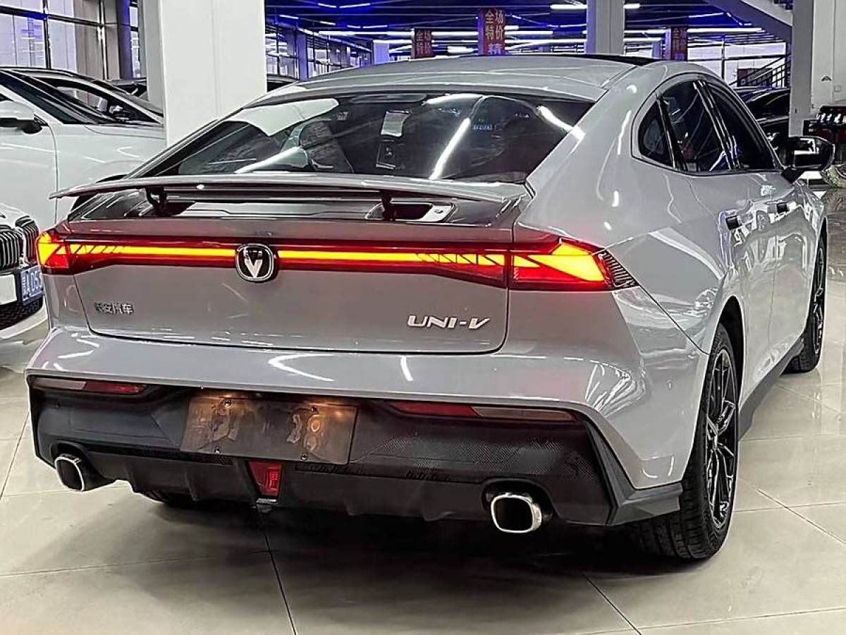 長(zhǎng)安 長(zhǎng)安UNI-V  2022款 1.5T 智慧領(lǐng)航型圖片