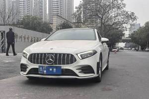 奔驰A级 奔驰  改款 A 200 L 运动轿车