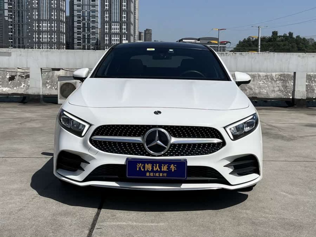 奔馳 奔馳A級(jí)  2020款 改款 A 200 L 運(yùn)動(dòng)轎車時(shí)尚型圖片